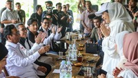 Selain itu, Mahfud juga berdiskusi dan mendengarkan aspirasi anak muda untuk Indonesia. Mahfud mengungkapkan ada pesan di balik pemilihan lokasi Sabang dan Merauke sebagai lokasi awal kampanye Pilpres 2024. Mahfud mengatakan Sabang dan Merauke mencerminkan komitmen pasangan Ganjar Pranowo-Mahfud Md untuk meratakan pembangunan ekonmi di semua wilayah Indonesia.