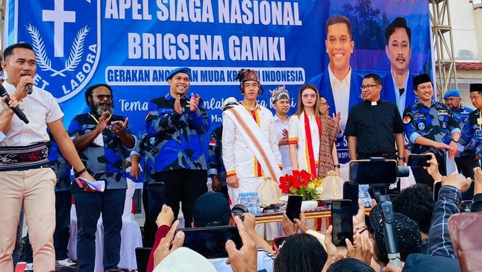 Tokoh muda Nasional Gibran Rakabuming Raka memenuhi janjinya kepada Gerakan Angkatan Muda Kristen Indonesia (GAMKI) untuk menghadiri Apel Siaga Nasional Brigade Serbaguna (Brigsena) GAMKI di Toraja Utara.