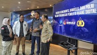 Kominfo bekerja sama dengan Bawaslu dan Polri meluncurkan desk pemilu dan buku saku guna menjaga berlangsungnya proses Pemilu 2024 dengan tertib. Buku tersebut bisa diakses oleh anggota Bawaslu di tingkat kabupaten/kota.