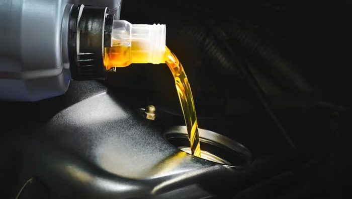 Ganti oli motor.