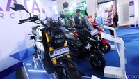 Peserta pameran terdiri dari pabrikan motor listrik, perusahaan konversi, dan penyedia layanan charger.  