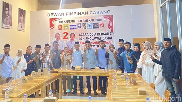 Para Koalisi Indonesia Maju di Kabupaten Bone melakukan doa bersama.
