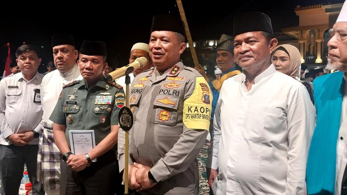 Kapolda Sumut bersama Pj Gubernur Sumut dan Pangdam I/BB usai acara Gebyar Seni dan Budaya Lintas Etnis dan Agama di Istana Maimun.