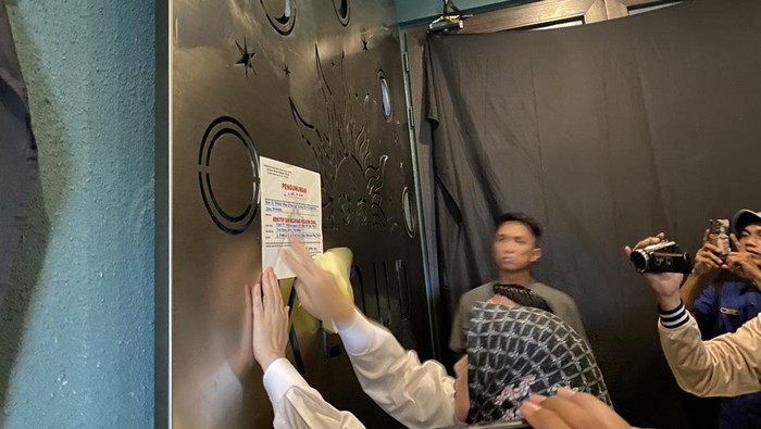 Penyegelan Kloud Sky Dining di Senopati (Devi/detikcom)
