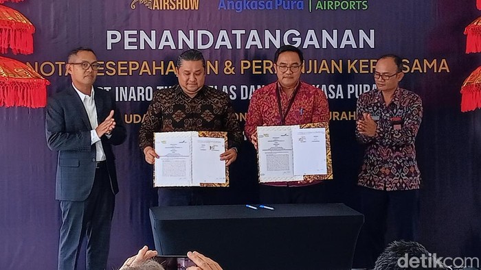Perjanjian kerjasama PT Inaro Tujuh Belas dengan Angkasa Pura I Bandara I Gusti Ngurah Rai Bali untuk persiapan Bali International Airshow 2024, Selasa (28/11/2023). (Foto Agus Eka/detikBali)