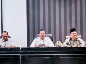 Tangisan Aep Syaepuloh di Hadapan ASN Karawang