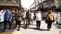 Dahnil sempat menyapa para santri di Pondok Pesantren Wali Barokah. 