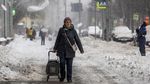 Potret Moskow Diselimuti Salju Tebal