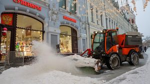 Potret Moskow Diselimuti Salju Tebal