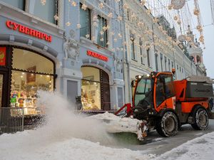 Potret Moskow Diselimuti Salju Tebal