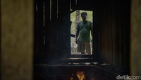 Warga Palaes biasanya mendirikan pondok di tengah kebun untuk pengolahan kopra. 