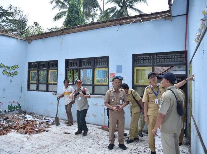 Ruang kelas SDN 1 Pejagatan Ambruk