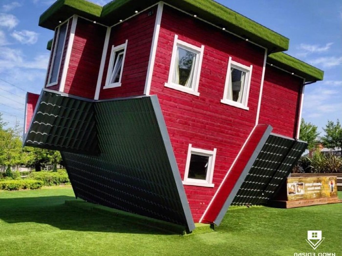 Rumah terbalik di Inggris/via Instagram @upsidedownhouseuk