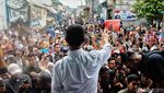 Potret Salam Satu Jari Anies Baswedan dan Warga Tanah Merah Jakarta