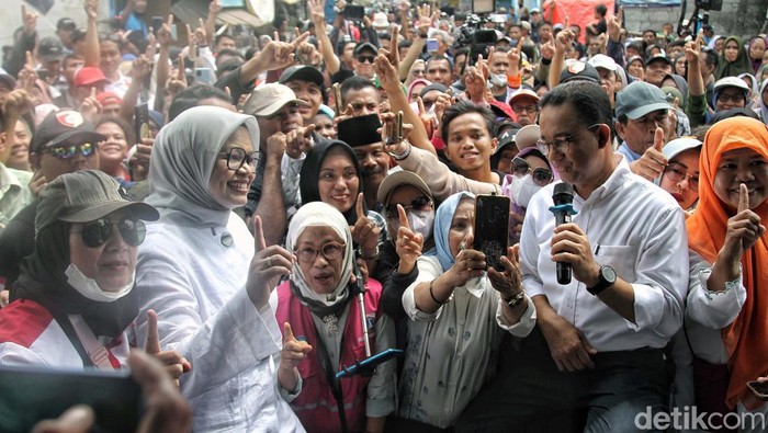 Anies Baswedan melakukan kampanye perdana di Jakarta. Mantan Gubernur DKI itu menyapa warga Tanah Merah, Koja, Jakarta Utara.