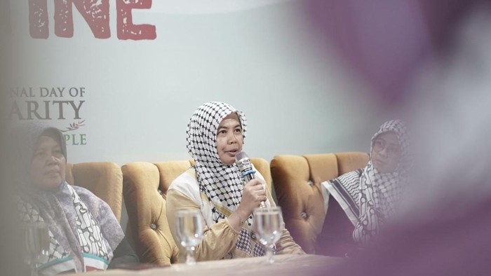Direktur Utama Adara Relief Internasional, Ir. Maryam Rachmayani, berharap agar seluruh media di Indonesia terus menyuarakan untuk menghentikan perang dan kembali membangun Gaza.