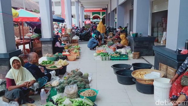 Suasana Pasar Gedhe Klaten jelang diresmikan.