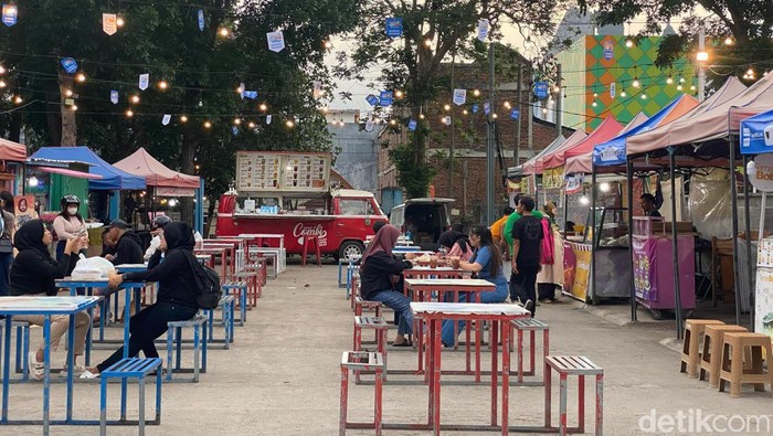 Suasana Wisata Kuliner Kerkhoff.