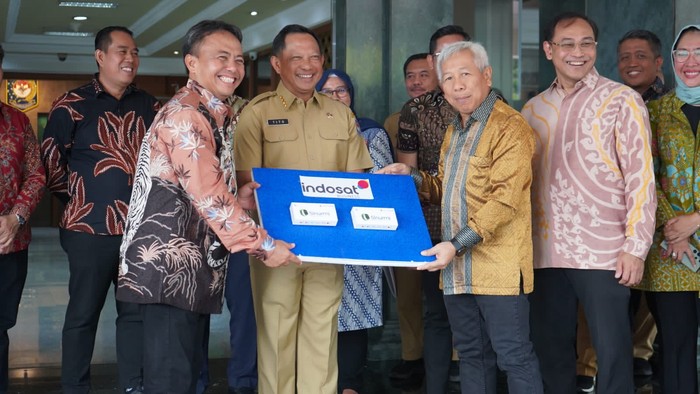 Sumedang Dapat Bantuan 1.000 Smartwatch untuk Pantau Kesehatan Ibu Hamil