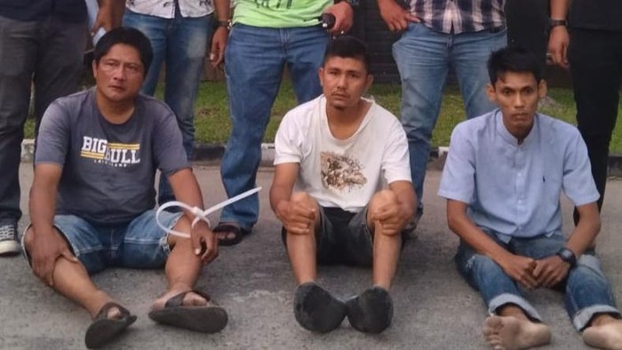 Tampang 3 pria yang menyekap dan mencabuli bocah 9 tahun di Padang. (Foto: Dok. Polresta Padang)
