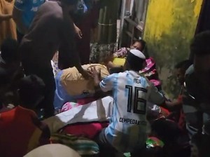 Momen Pilu Keluarga Sambut 2 Jenazah Nelayan Tewas Ditembak Polisi di Konsel
