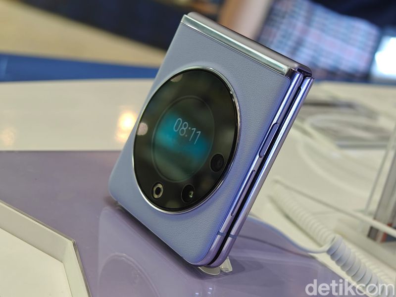 Tecno Phantom V Flip 5G