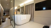 Hotel ini memiliki tujuh kategori kamar yang berbeda, masing-masing dengan fasilitas yang berbeda. Beberapa kamar dilengkapi dengan bathtub dan tempat tidur berukuran king.
