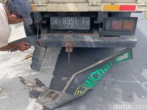 Truk yang terlibat kecelakaan maut di Jalan Denpasar-Gilimanuk.