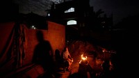 Dikutip AFP, Kementerian Kesehatan Gaza mengeluhkan belum masuknya bahan bakar ke wilayah itu. Padahal sudah ada jeda selama empat hari, dan bahan bakar sangat dibutuhkan di rumah sakit di utara Jalur Gaza. 