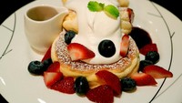 Menurut turis bernama Theresa Brubaker, salah satu makanan paling enak di Asia ada Souffle Pancake khas Jepang. Ia langsung jatuh hati saat mencicipinya di Tokyo. Foto: Ilustrasi Getty Images/iStockphoto