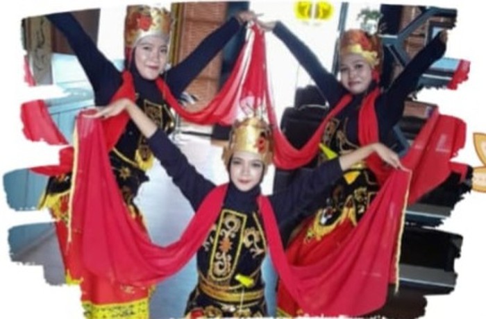 3 Siswi SMAN 1 Sekaran Lamongan 3 Siswi SMAN 1 Sekaran Lamongan