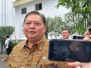 Jokowi Bilang Nyaman Pakai Dasi Kuning, Airlangga: Dukungan ke Golkar