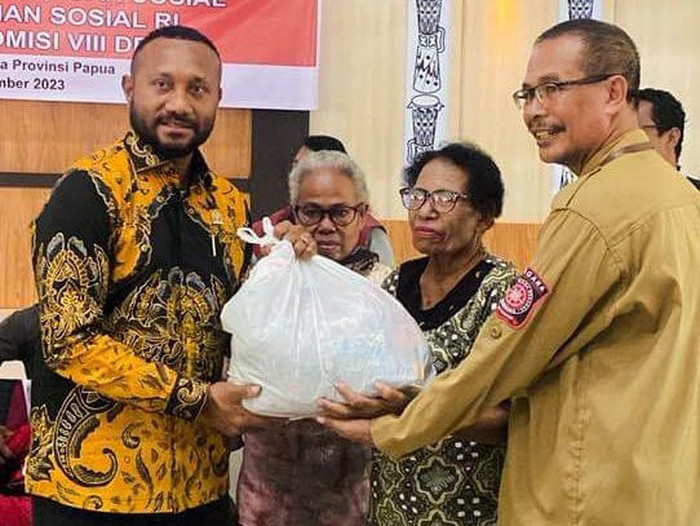 Anggota Komisi VIII DPR RI, Yan Permenas Mandenas.