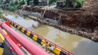 Antisipasi banjir tersebut yakni pengerukan lumpur, memperbaiki saluran air serta pembangunan turap untuk mencegah longsor.   