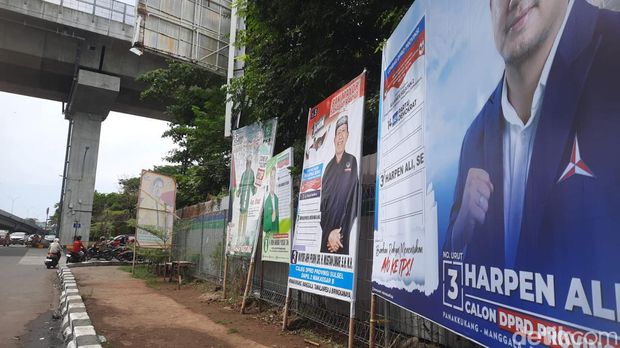 Baliho caleg hingga capres masih terpasang di area terlarang di Makassar, Sulsel.