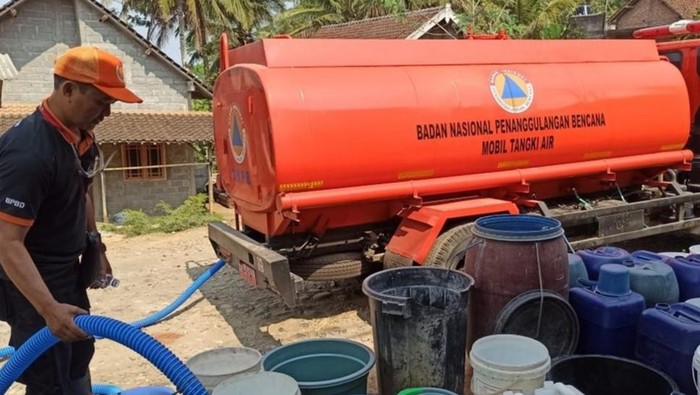 BPBD Kabupaten Blitar dropping air bersih