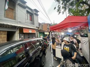 Rela Antre Panjang demi Chicken Steak Buatan Mantan Pramugari