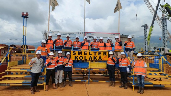 Kementerian Energi Sumber Daya Mineral (ESDM) berharap PT Ceria Nugraha Indotama (CNI) menjadi pionir ekosistem Electric Vehicle (EV) Battery.

Direktur Pembinaan Pengusahaan Mineral Kementerian ESDM, Yose Rizal melakukan monitoring pembangunan fasilitas pengolahan dan pemurnian mineral (smelter) CNI Group di Kecamatan Wolo, Kabupaten Kolaka, Sulawesi Tenggara (Sultra).
