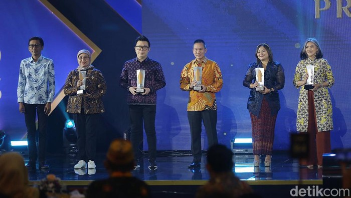 Daftar Anugerah Program Bisnis Terpuji