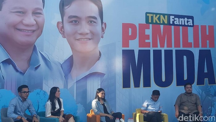 Jubir TKN Fanta Prabowo-Gibran Dedek Prayudi (paling kiri).