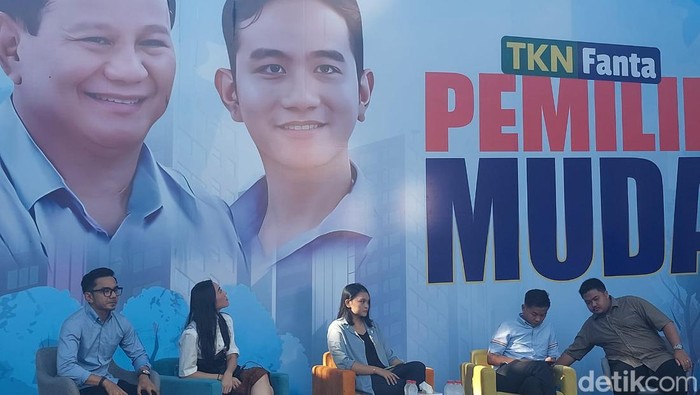 Jubir TKN Fanta Prabowo-Gibran Dedek Prayudi (paling kiri).
