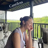 Memiliki darah keturunan Indonesia dan Polandia membuat Enzy punya paras khas bule. Wanita 31 tahun itu tetap cantik dan percaya diri tampil polos dan sederhana. Foto: Instagram/@enzystoria