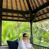 Setelah menikah dengan Molen Kasetra pada 21 Mei 2023, Enzy memutuskan untuk pindah ke Amerika mengikuti suaminya. Kepulangannya ke Indonesia sempat menghebohkan para sahabatnya karena secara tiba-tiba. Foto: Instagram/@enzystoria