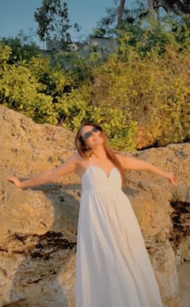 Pulang ke Indonesia setelah tinggal di Amerika, Enzy Storia tampaknya tak mau menyia-nyiakan momen liburannya tersebut. Beberapa waktu lalu dirinya tampak bertolak ke Bali untuk berlibur. Foto: Instagram/@enzystoria