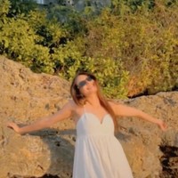 Pulang ke Indonesia setelah tinggal di Amerika, Enzy Storia tampaknya tak mau menyia-nyiakan momen liburannya tersebut. Beberapa waktu lalu dirinya tampak bertolak ke Bali untuk berlibur. Foto: Instagram/@enzystoria