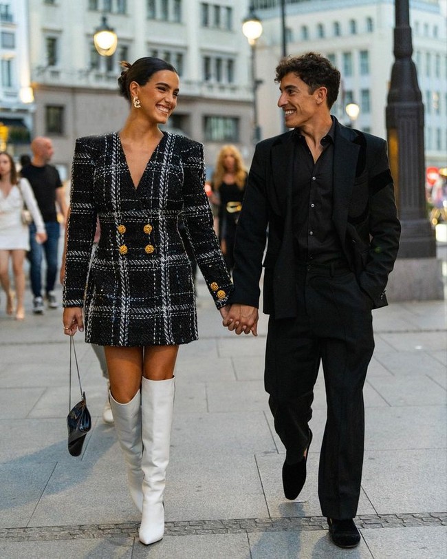 Hubungan Gemma Pinto dan Marc Marquez pertama kali jadi perbincangan ketika mereka mengunggah foto kemesraan di pertengahan tahun. Tak lama kemudian keduanya tertangkap paparazzi sedang liburan bersama di Pulau Majorca, Spanyol. Foto: Instagram @gemmapinto