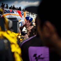 Gemma Pinto dan Marc Marquez diketahui berpacaran setelah keduanya sering mengunggah kebersamaan di Instagram. Setelah Marc menjalani tes MotoGP, mereka pun terlihat mesra. Foto: Instagram @gemmapinto