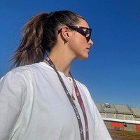 Dalam postingannya, Gemma dan rombongan terlihat menemani dan memberi dukungannya pada Marc Marquez di Circuit Ricardo Tormo.Foto: Instagram @gemmapinto