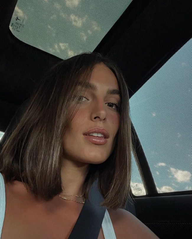 Di Instagram, ia sering membagikan gaya stylish dan berbagai postingan bersponsor selain potret kemesraannya dengan Marc Marquez. Foto: Instagram @gemmapinto