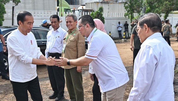 Hijaukan Jakarta JIEP Jadi Tuan Rumah Gerakan Tanam Pohon Bersama Jokowi JIEP menjadi tuan rumah Gerakan Tanam Pohon Bersama yang dipimpin langsung oleh Presiden Joko Widodo. Begini potretnya.